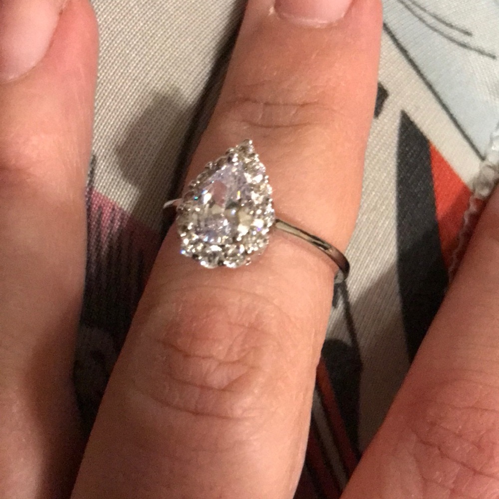 Women’s pear shape  engagement wedding ring - Picture 7 of 7